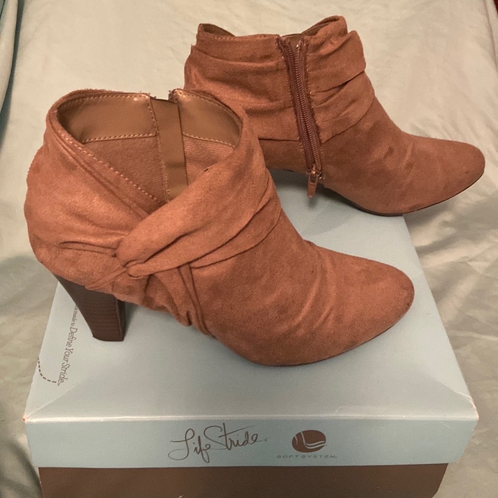 Lifestride Tan Suede heel ankle boot - Picture 1 of 4